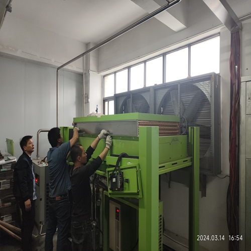 1759973722666202.jpg 無油螺桿空壓機(jī)